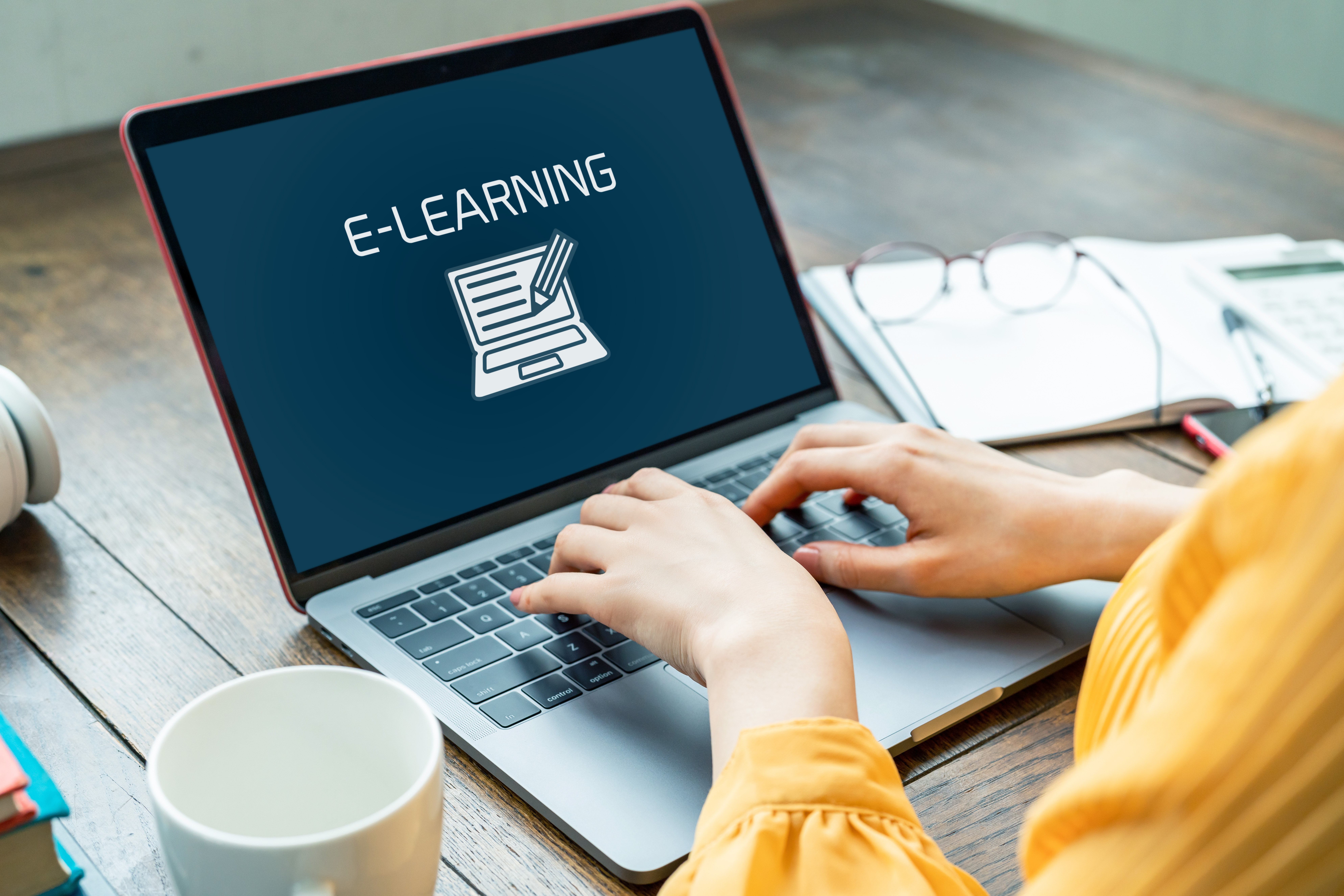 Урок электронные курсы. Обучение в интернете картинки. Электронное обучение e-Learning. Интернет образование.