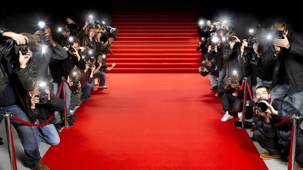 Red-carpet-with-paparazzi